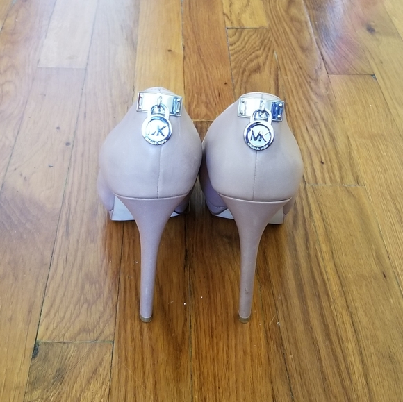 Michael Kors Hamilton Pumps - Picture 5 of 6